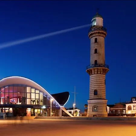 Holiday home Doppelzimmer Rondell, Direkt Am Alten Strom Rostock